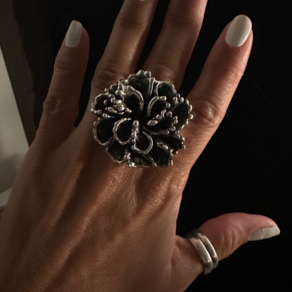 Elegant Silver Floral Statement Ring
